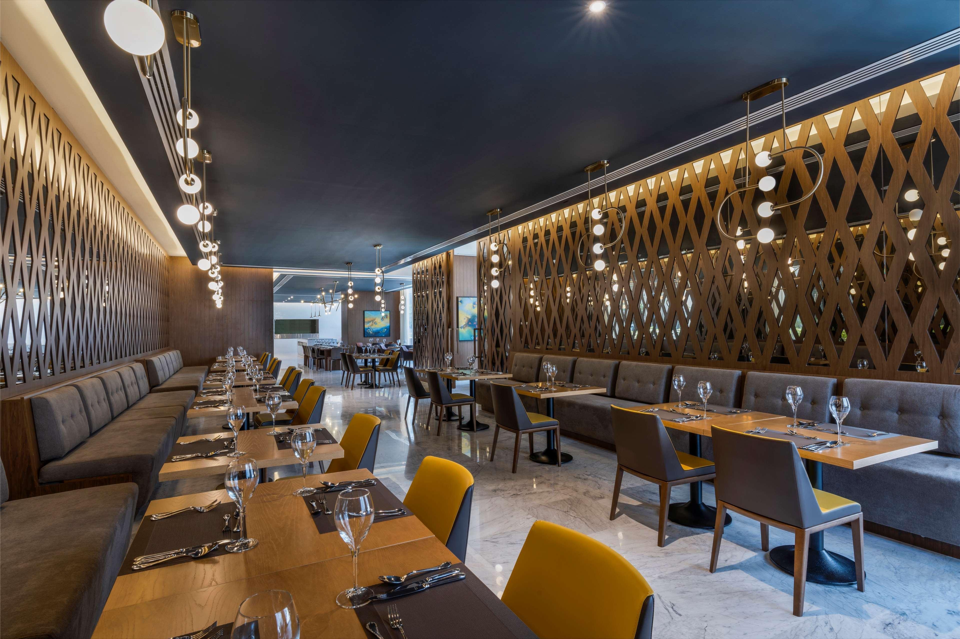 Aleph Doha Residences, Curio Collection By Hilton Dış mekan fotoğraf Restaurant