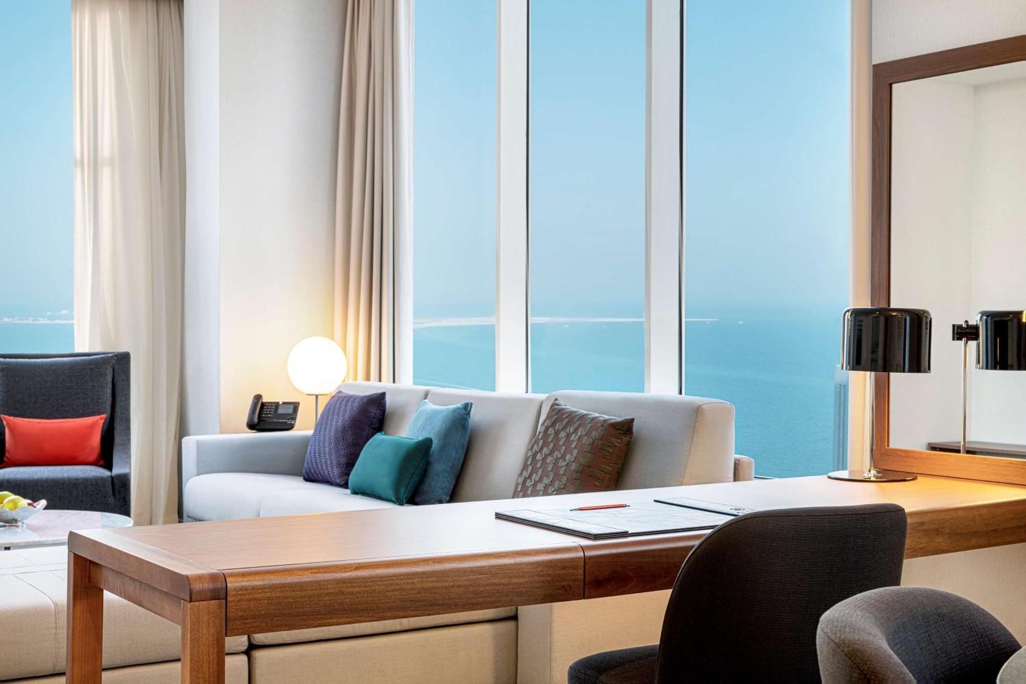 Aleph Doha Residences, Curio Collection By Hilton Dış mekan fotoğraf A room at the hotel