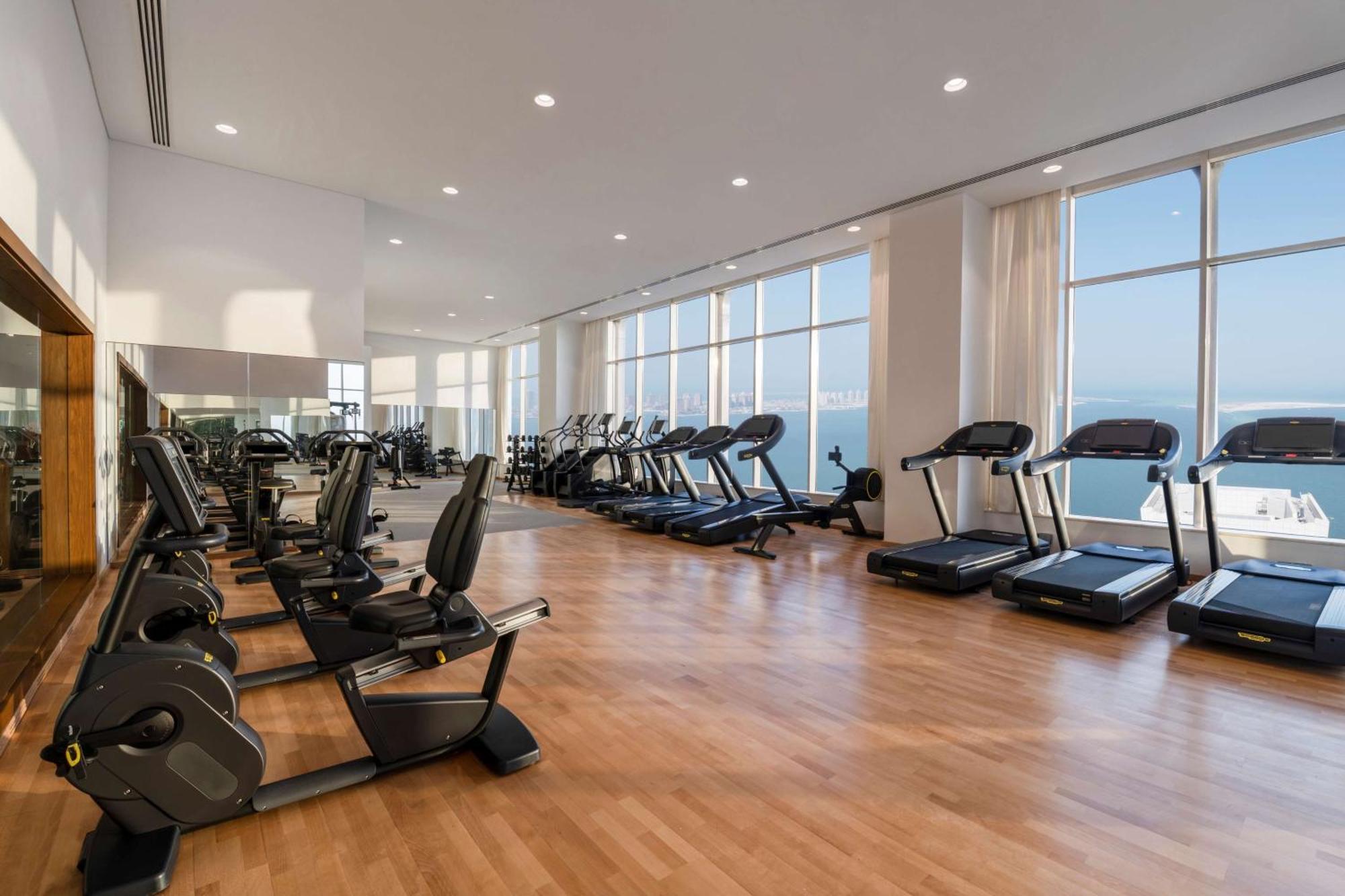 Aleph Doha Residences, Curio Collection By Hilton Dış mekan fotoğraf The gym at the Ritz-Carlton, DIFC