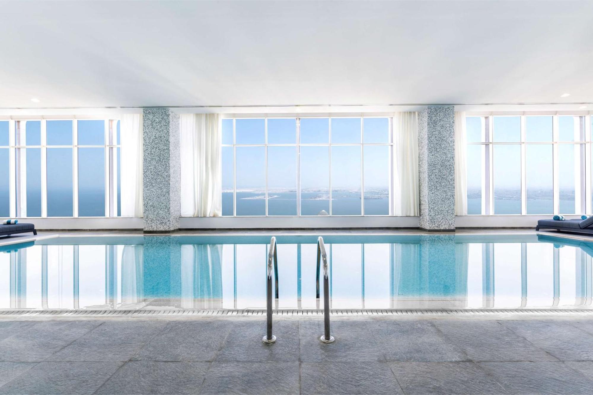 Aleph Doha Residences, Curio Collection By Hilton Dış mekan fotoğraf The pool at the 101