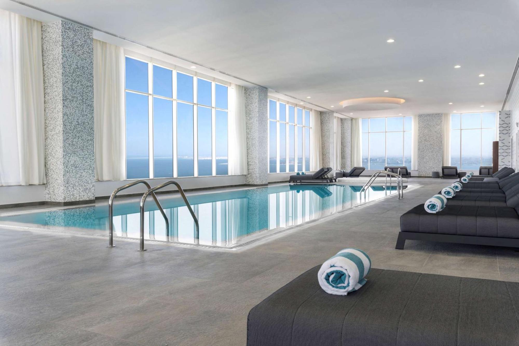 Aleph Doha Residences, Curio Collection By Hilton Dış mekan fotoğraf The pool at the hotel